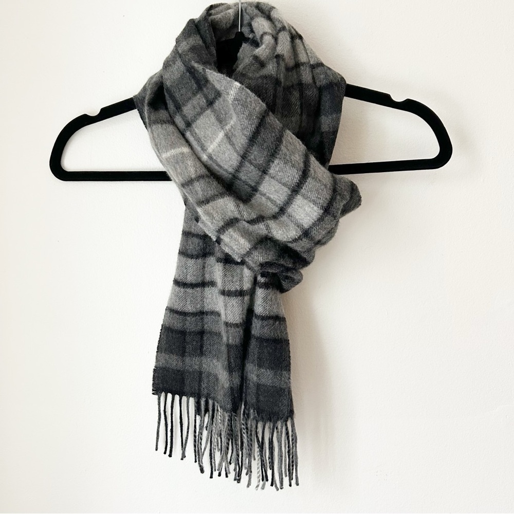Holt Renfrew 100% Cashmere Plaid Check Scarf Grey Black White 75" x 10" Scotland